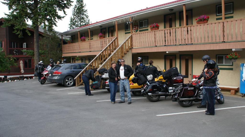 Motel Bo Radium Radium Hot Springs Εξωτερικό φωτογραφία