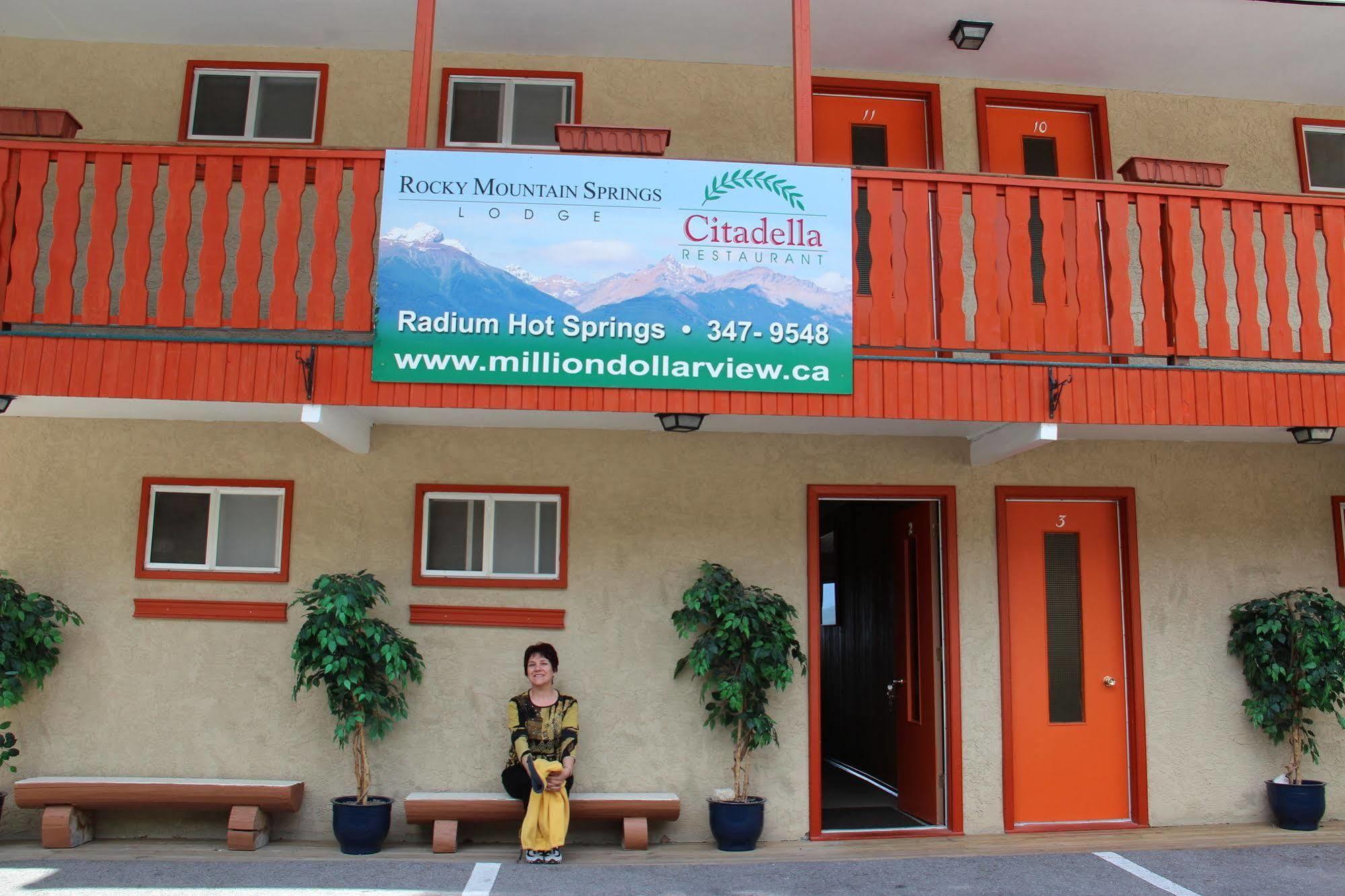 Motel Bo Radium Radium Hot Springs Εξωτερικό φωτογραφία