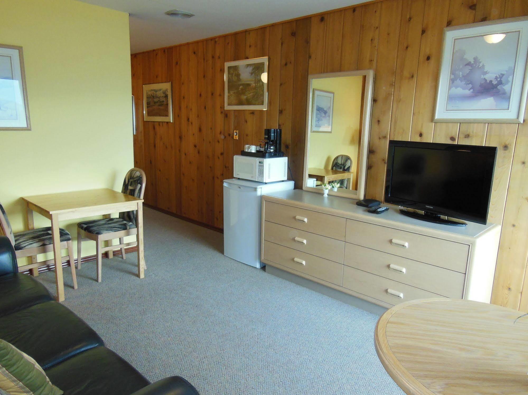 Motel Bo Radium Radium Hot Springs Εξωτερικό φωτογραφία