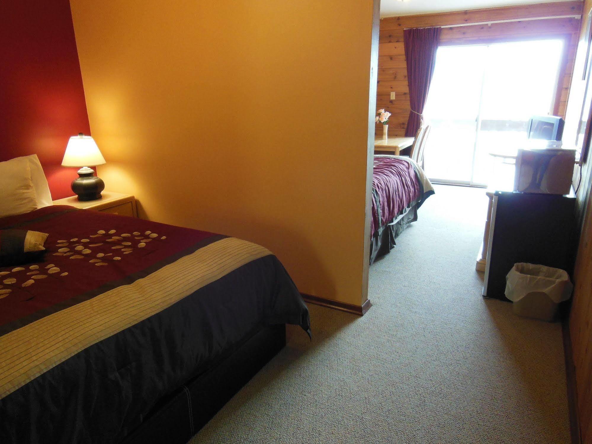 Motel Bo Radium Radium Hot Springs Εξωτερικό φωτογραφία